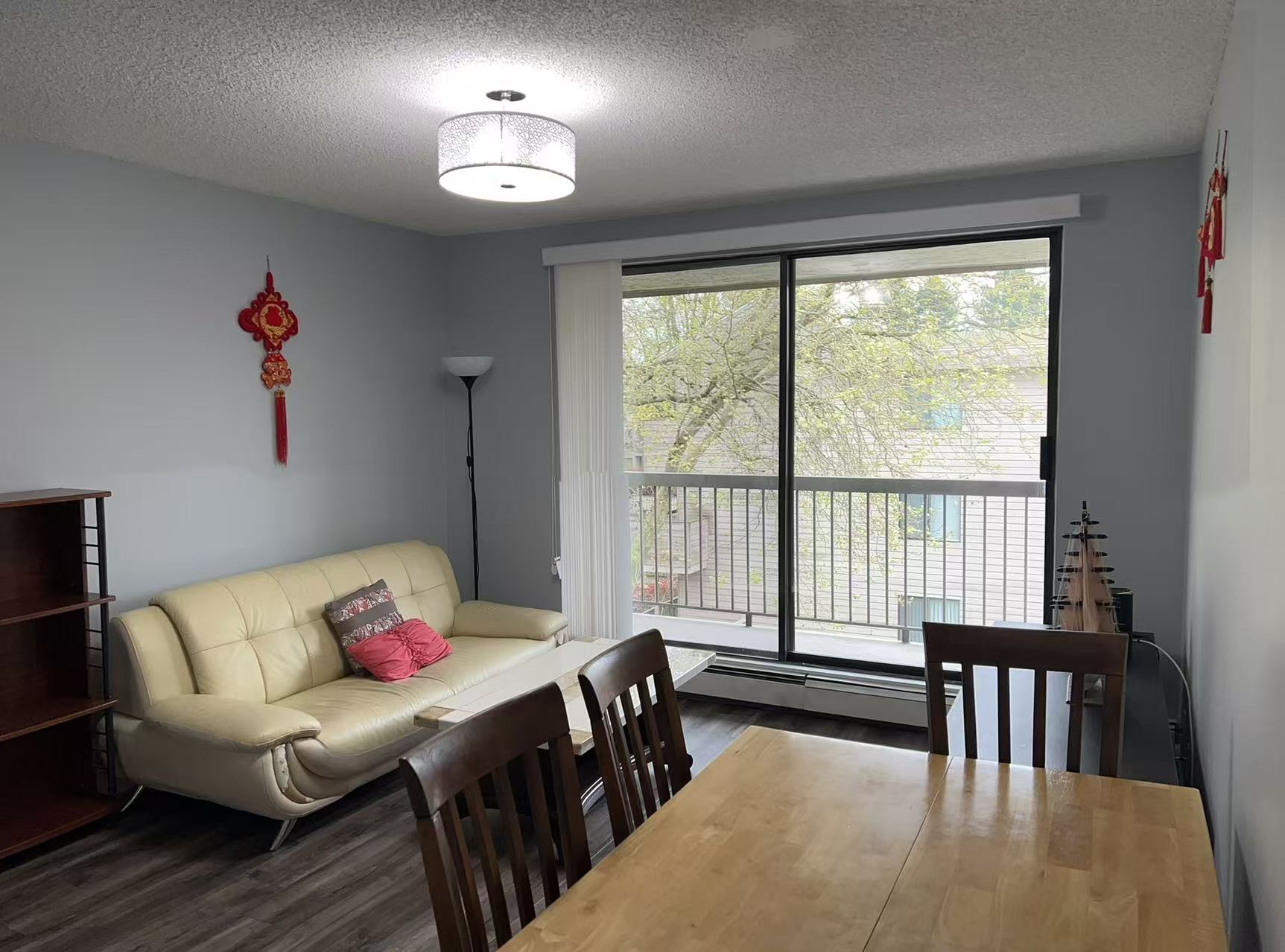 335-8460 Lansdowne Road