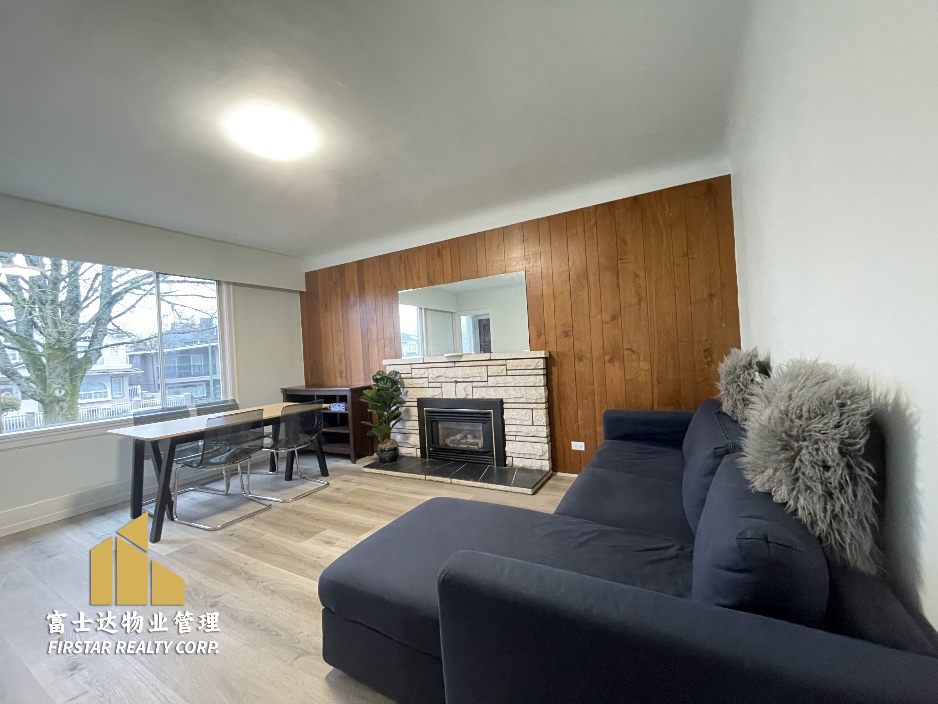 S/F=4230 Pender Street