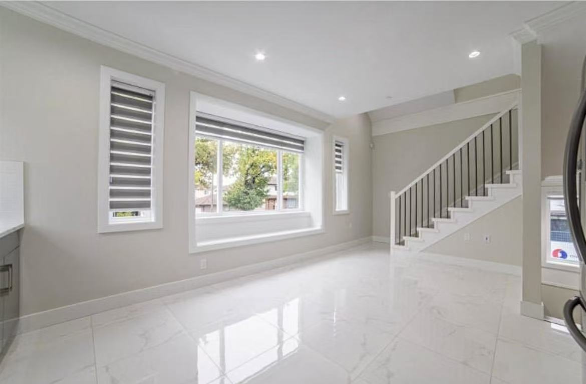 2027 East 44th Avenue - 2
