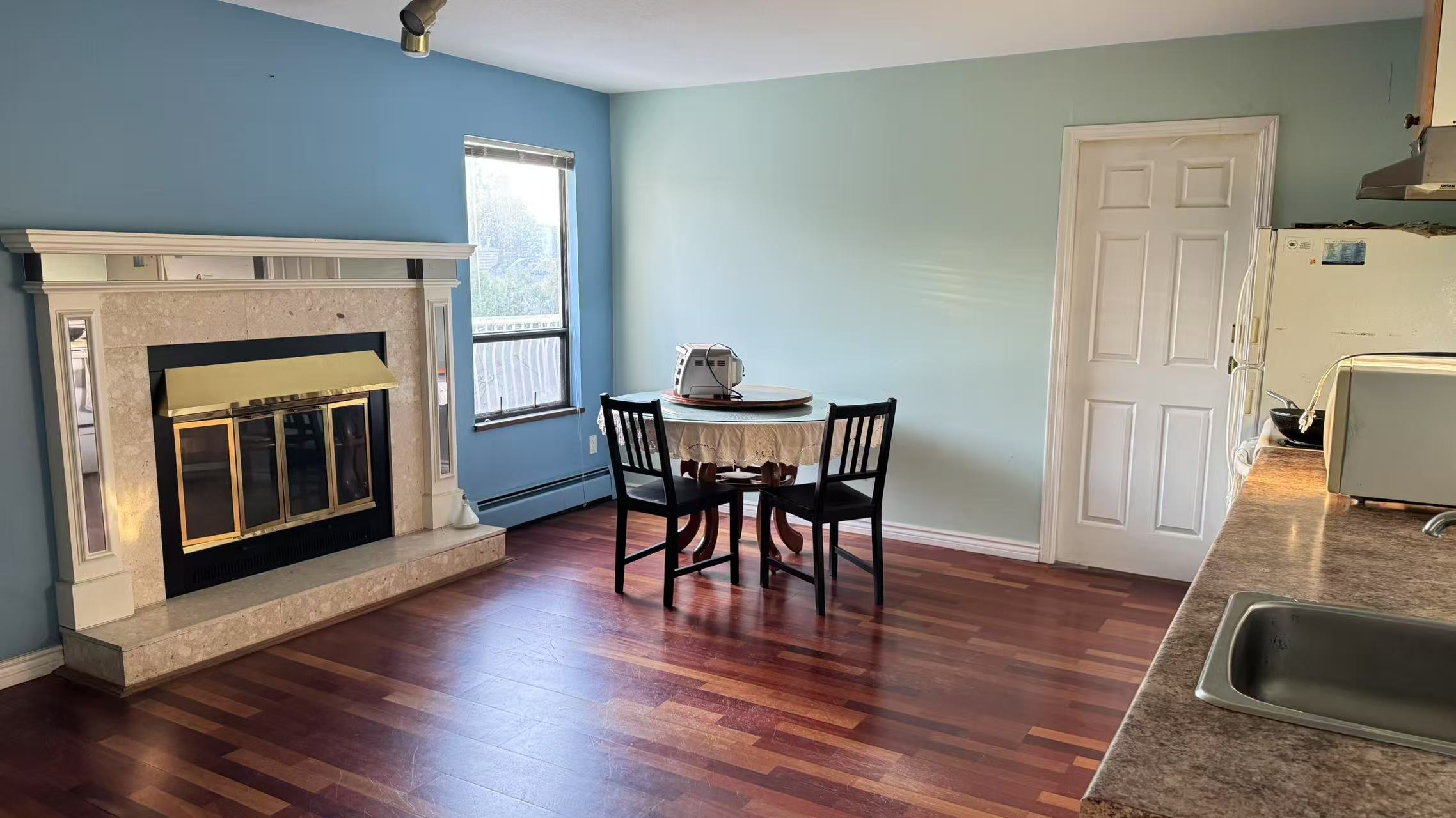 8091 Number 4 Road - second floor